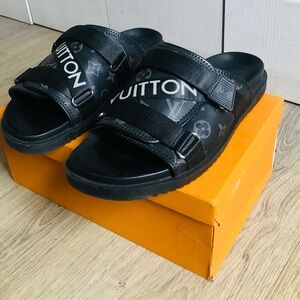 Louis Vuitton sandals Men size 44 EU. 10 US
